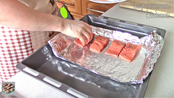 Сочная горбуша с картошкой под соусом в духовке. Легко приготовить! Сочная горбуша с картошкой под соусом в духовке. Легко приготовить!