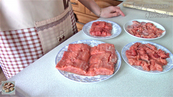 Сочная горбуша с картошкой под соусом в духовке. Легко приготовить! Сочная горбуша с картошкой под соусом в духовке. Легко приготовить!