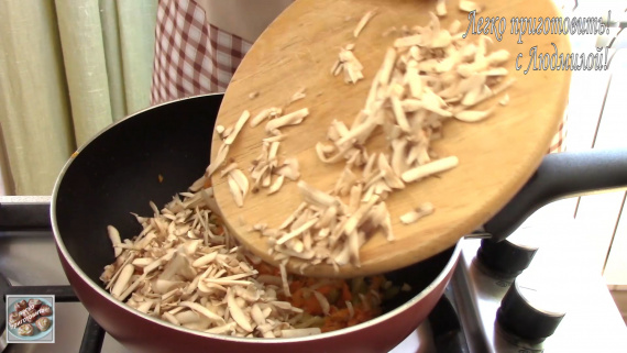 Постные котлеты с грибами, картофелем и овсяными хлопьями Постные котлеты с грибами, картофелем и овсяными хлопьями