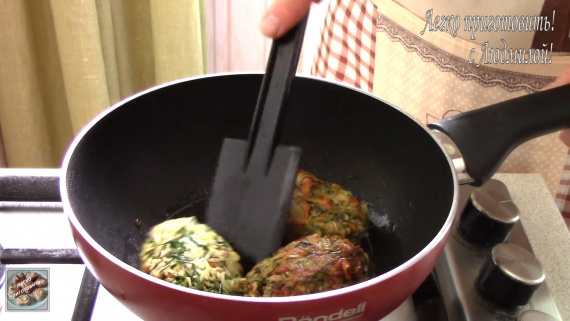 Постные котлеты с грибами, картофелем и овсяными хлопьями Постные котлеты с грибами, картофелем и овсяными хлопьями