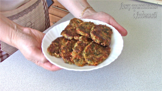 Постные котлеты с грибами, картофелем и овсяными хлопьями Постные котлеты с грибами, картофелем и овсяными хлопьями
