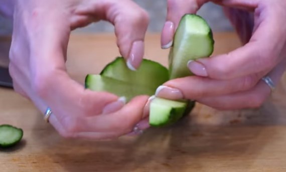 Закуска из фаршированных огурцов по корейский Закуска из фаршированных огурцов по корейский