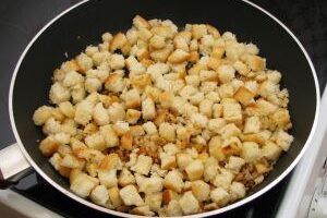 Простой Салат Цезарь с курицей Простой Салат Цезарь с курицей