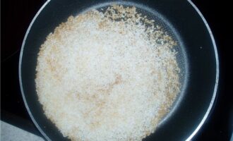 Азиатский куриный суп с рисовой лапшой Азиатский куриный суп с рисовой лапшой