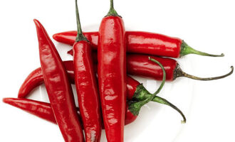 Азиатский куриный суп с рисовой лапшой Азиатский куриный суп с рисовой лапшой