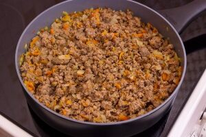 Классическая лазанья с мясным фаршем и соусом бешамель Классическая лазанья с мясным фаршем и соусом бешамель