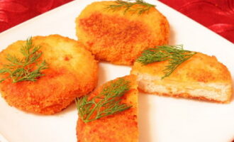 Куриные котлеты с сыром внутри