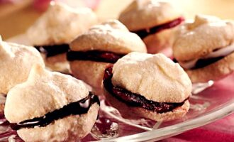 Безе с кофейной начинкой: рецепт французского десерта
