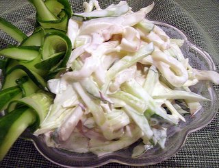 Салат из кальмаров и свежих огурцов