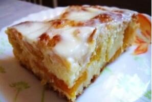 Персиковый пирог с сметанным кремом