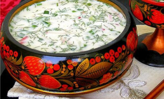 Окрошка с редькой и йогуртом: классический летний рецепт