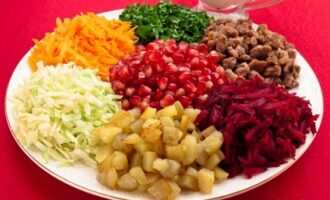 Салат «Калейдоскоп» с говядиной и гранатом