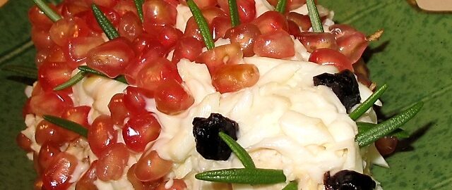 Салат «Гранатовый ёжик» — оригинальный рецепт с пошаговой инструкцией