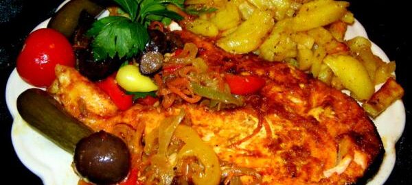 Стейк из сёмги в духовке без фольги — с помидорами, луком и сыром