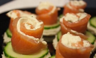 Гурманская закуска из лосося и сыра: четыри креативных способа подачи