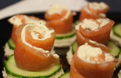 Гурманская закуска из лосося и сыра: четыри креативных способа подачи