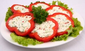 Закуска из болгарского перца с творожно-сырной начинкой