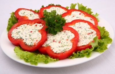 Закуска из болгарского перца с творожно-сырной начинкой