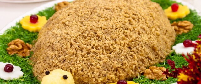Рецепт салата «Черепаха» с куриным филе и орехами