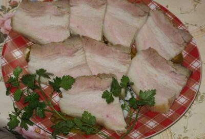 Сочное сало, запеченное в фольге: пошаговый рецепт