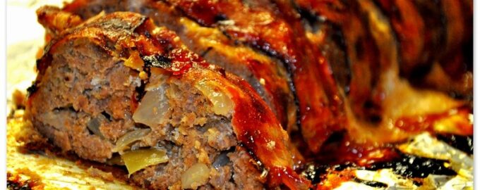Мясной рулет с соусом барбекю и беконом