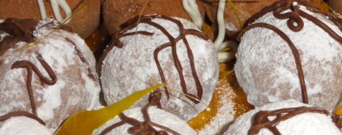 Рецепт Печенья 'Поцелуи чёртиков' с Орехами и Шоколадом