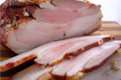 Как приготовить закуску 'Сало в луковой шелухе'