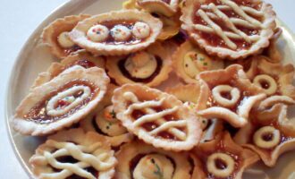 Песочные корзинки с джемом: пошаговый рецепт с фото