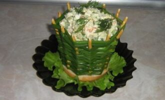 Салат в луковой корзинке: рецепт и подача