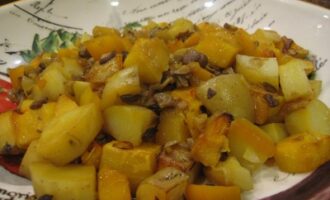 Запеченная тыква с грибами и картофелем