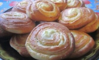 Творожные улитки — домашнее печенье с творогом и изюмом