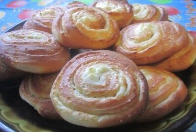 Творожные улитки — домашнее печенье с творогом и изюмом