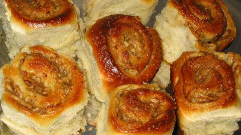 Булочки с яблоком из быстрого теста