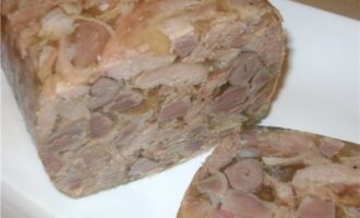 Сальтисон из свиной головы — украинская мясная закуска под пресс