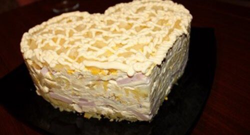 Салат из курицы с орехами