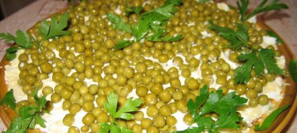 Салат с маринованной курицей