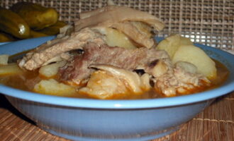 Свиные ребрышки с шампиньонами