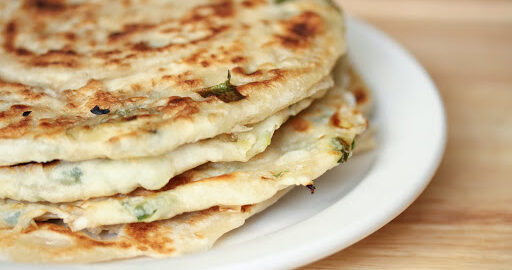 Блины с зеленым луком