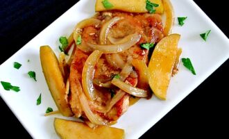 Свинина с яблоками