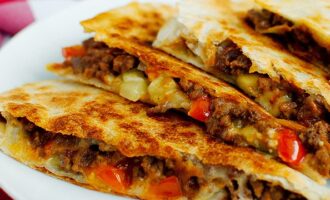 Кесадилья с мясом