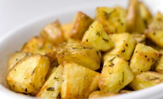 Картофель с розмарином