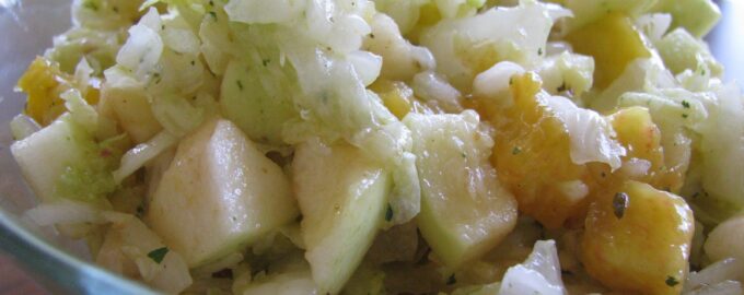 Салат из пекинской капусты с ананасом