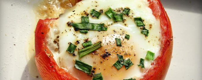 Помидоры, фаршированные яйцами