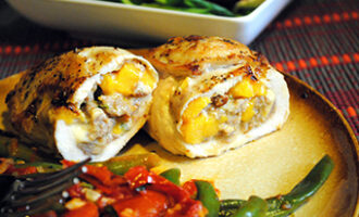 Куриная грудка, фаршированная персиками