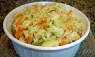 Салат из капусты, яблок и моркови