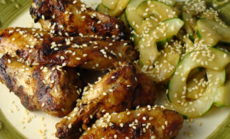 Салат с кунжутом и курицей