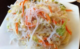 Салат из крахмальной лапши