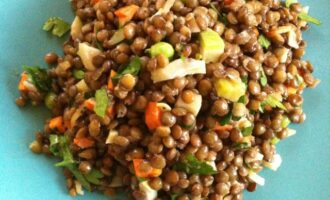 Салат из чечевицы с овощами