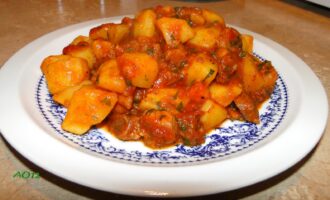 Говядина, тушеная с картофелем