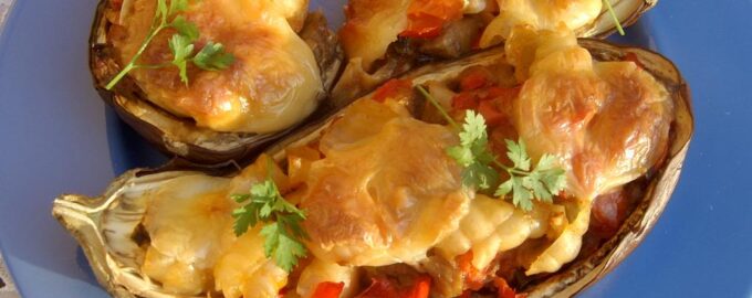 Баклажаны, фаршированные макаронами